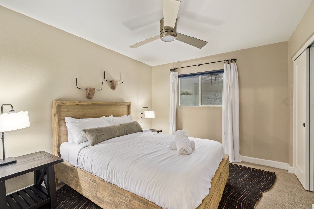 5839 E VOLTAIRE Avenue