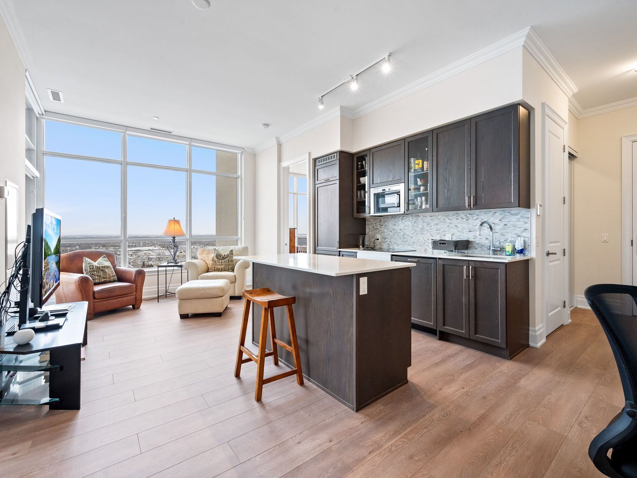 9075 Jane Street Unit: PH08