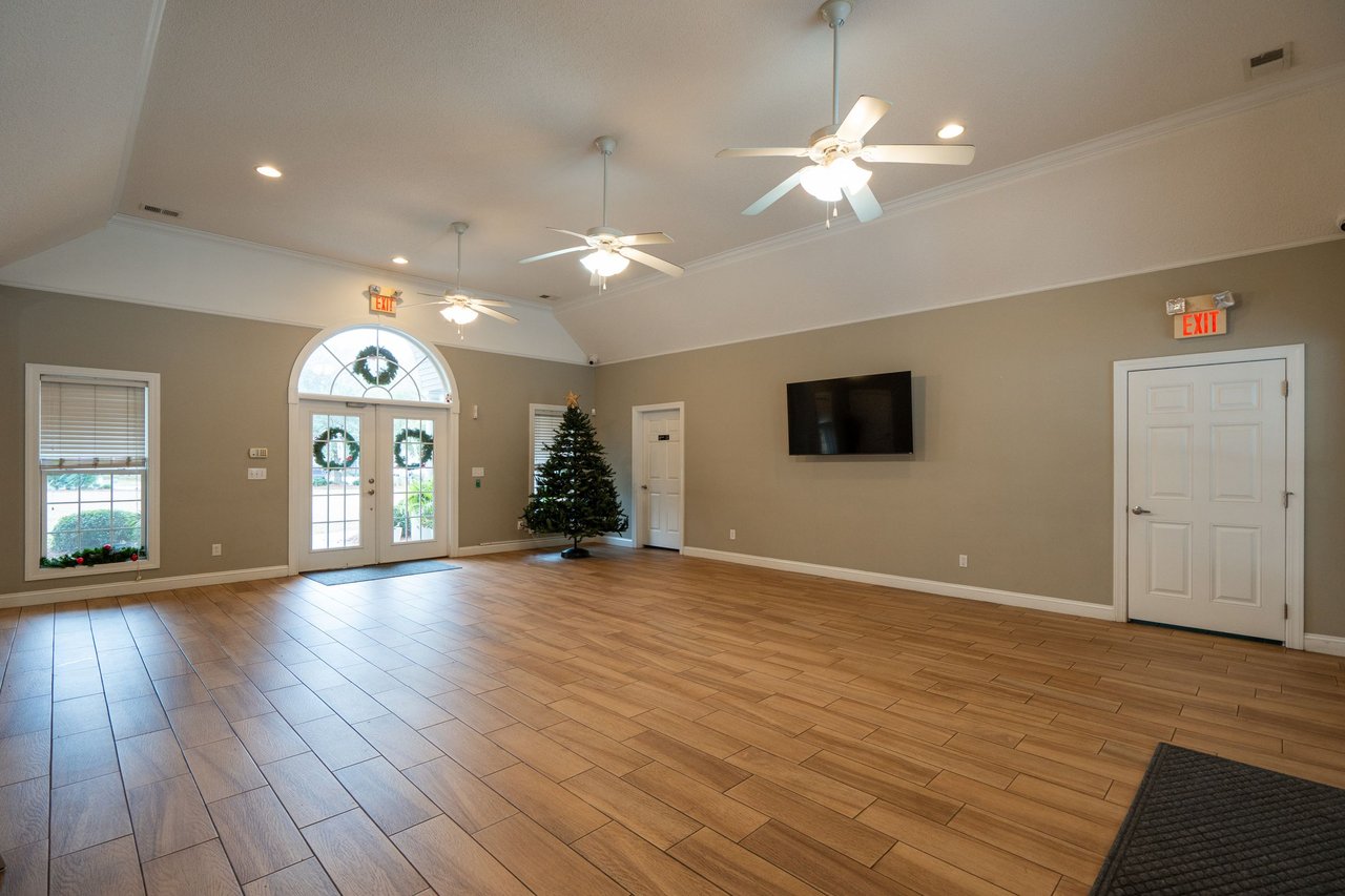 5516 Crescent View Dr