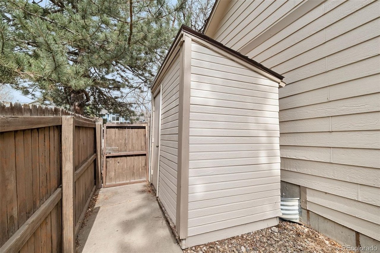 9911 Perry Ct