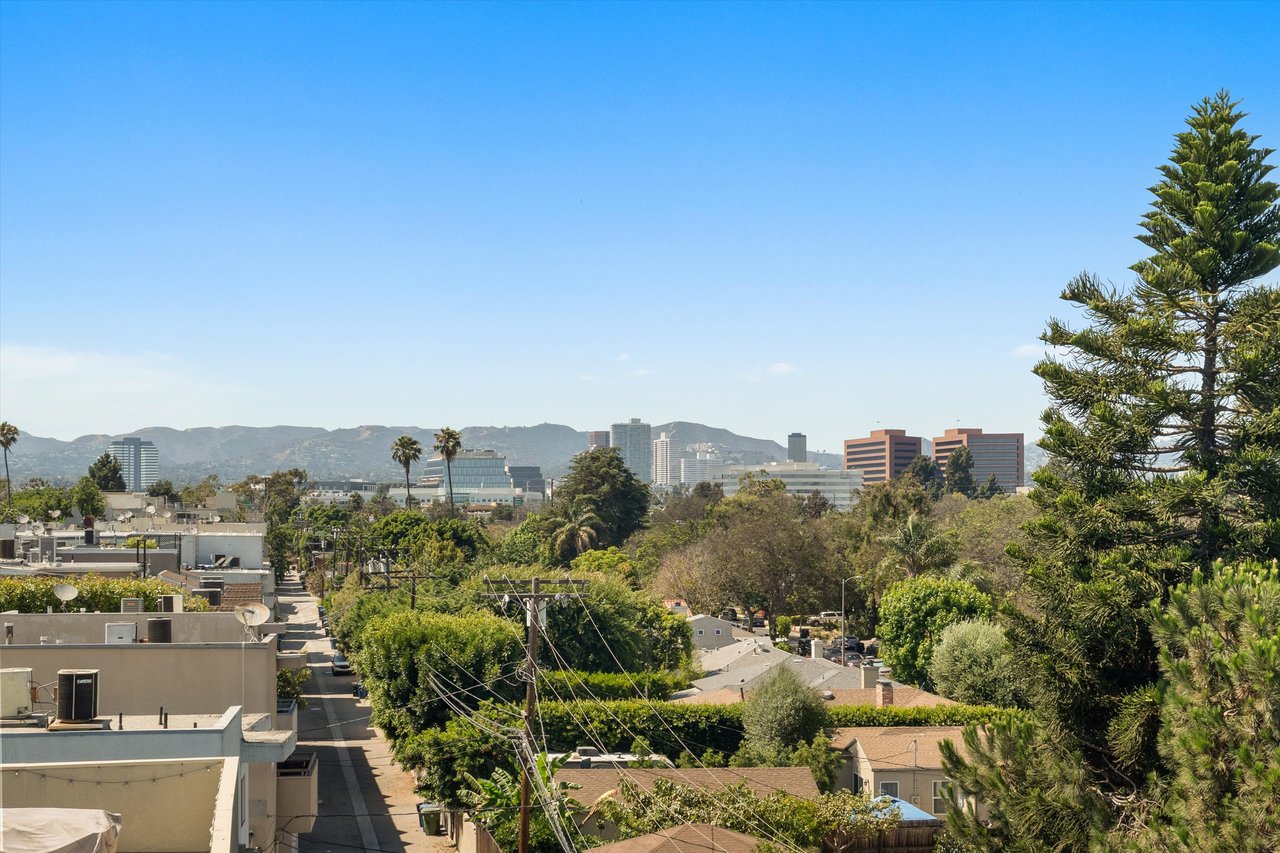 12321 Ocean Park Blvd #17