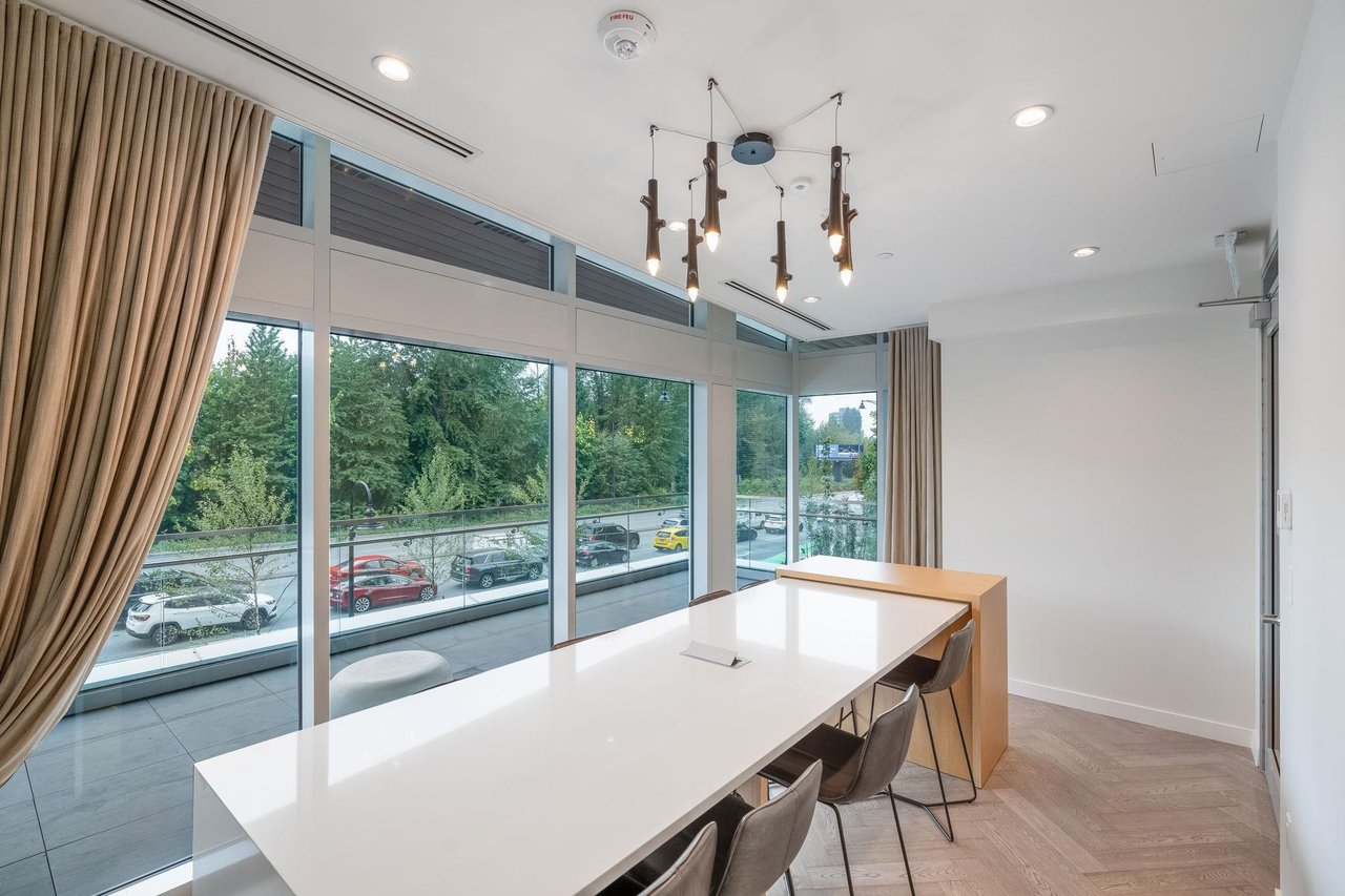 2105-200 Klahanie Ct