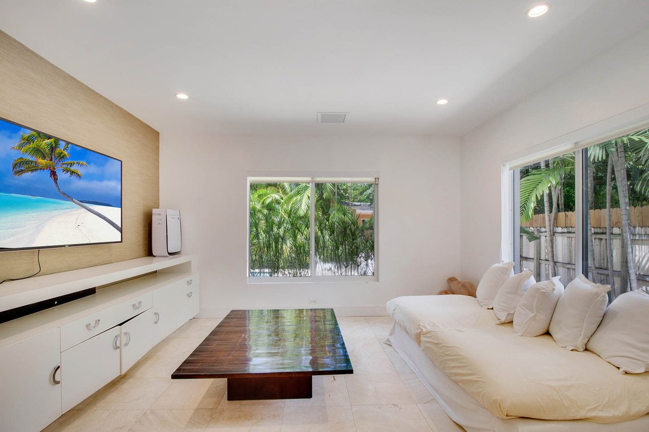 Bay Heights Perfection