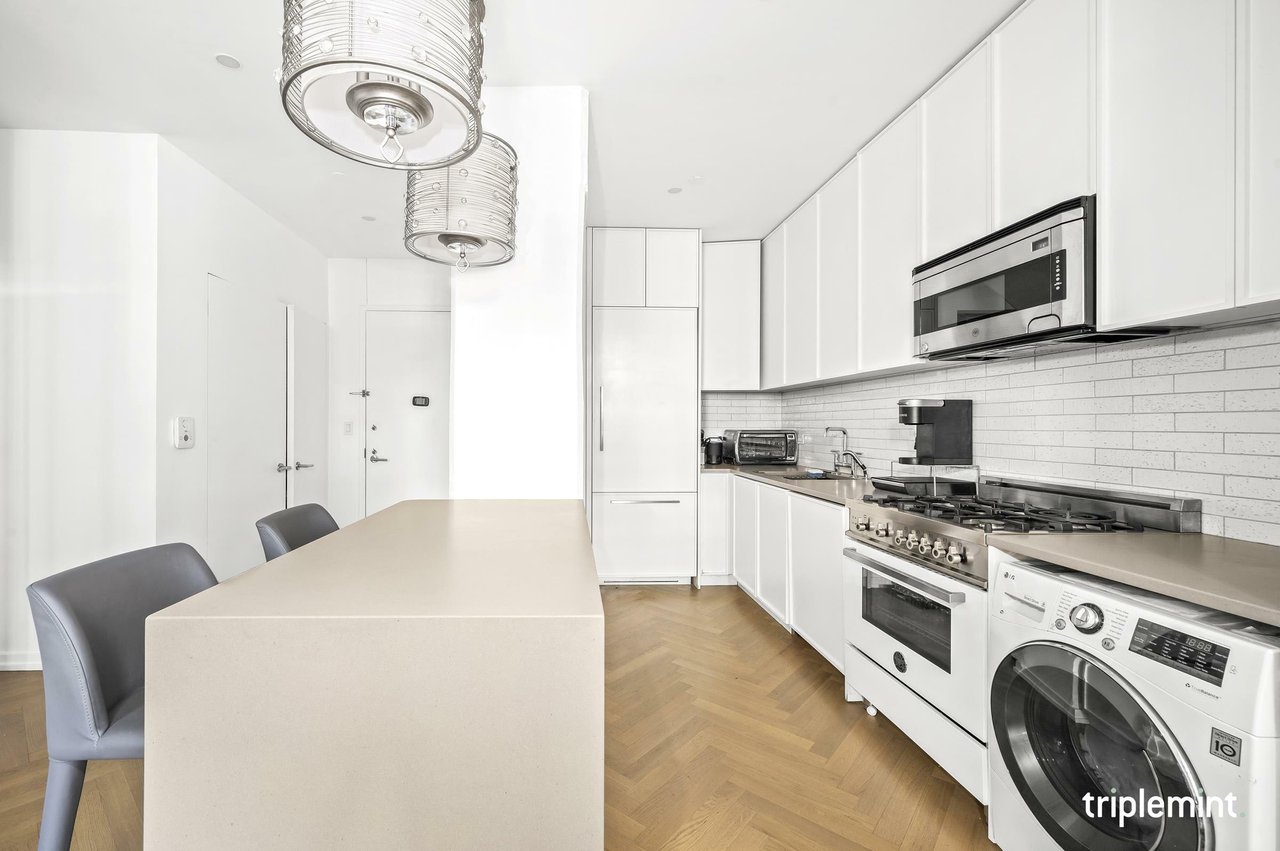 184 Kent Ave Unit: D-203