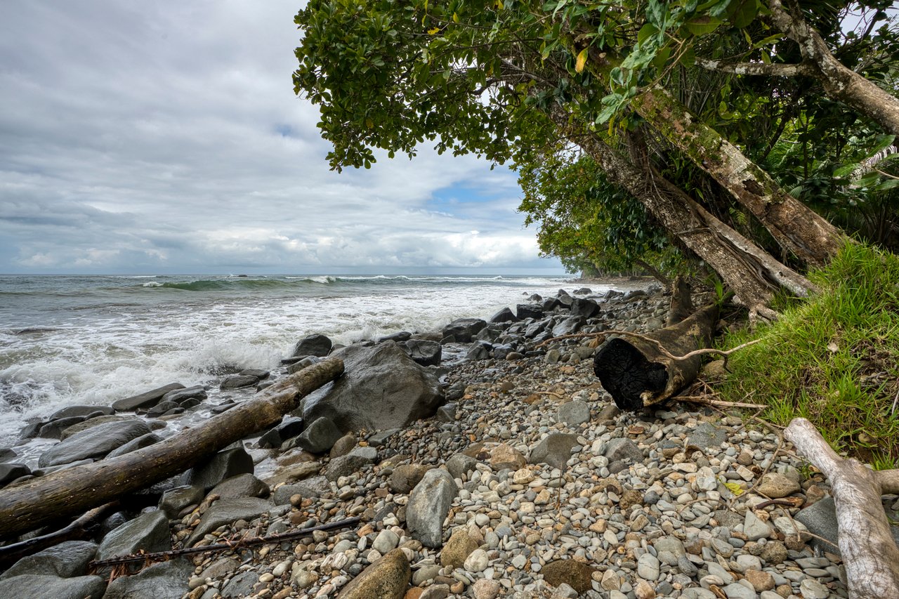 Modern Beachfront Luxury Estate, Dominical, Puntarenas