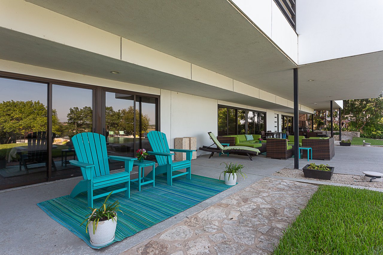 Iconic Lakeway Waterfront