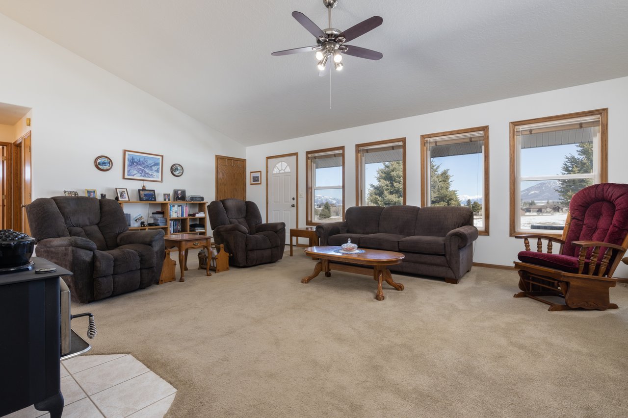 1206 DUFFIN Circle