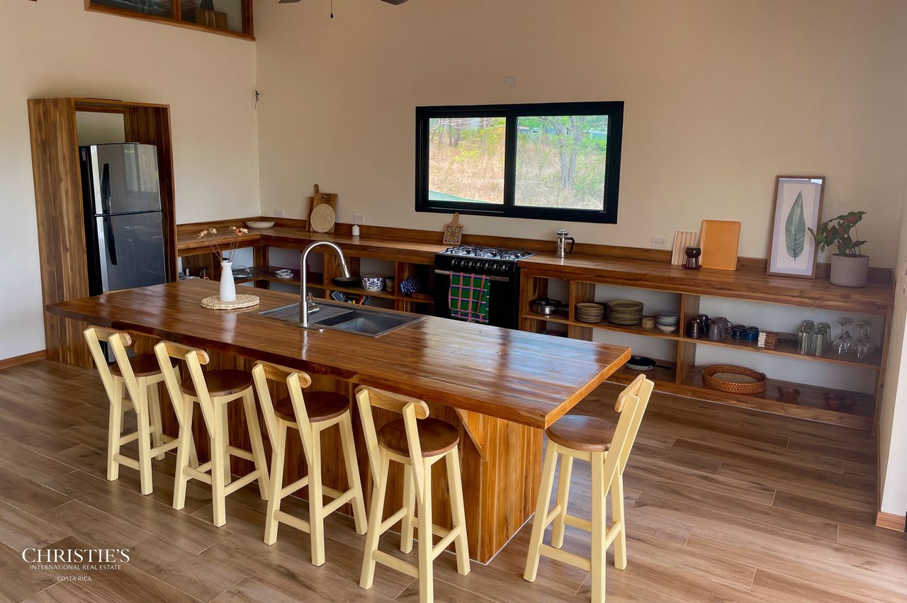Tropical Villas Estate: A Unique Opportunity with 4 Private Villas
