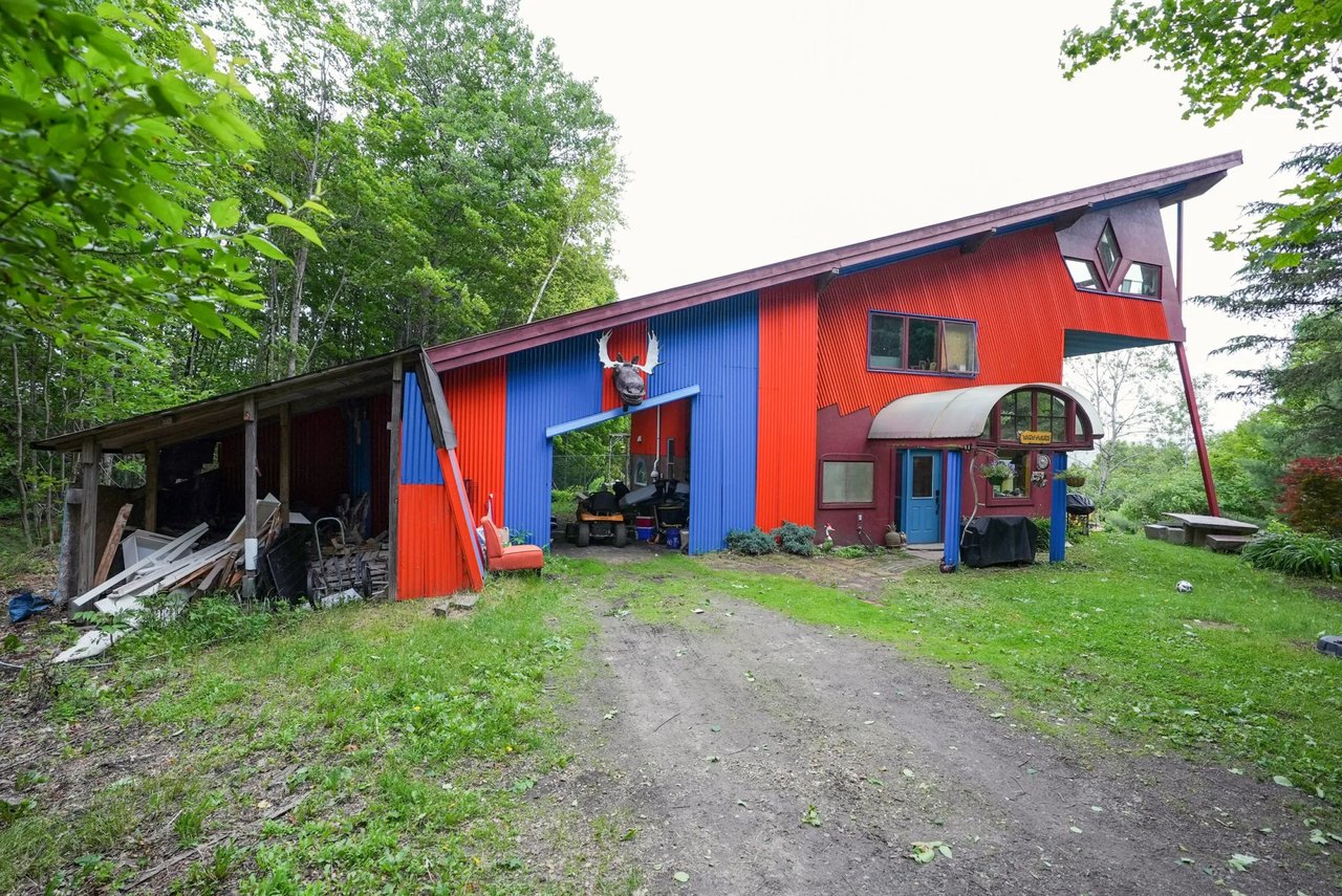 Ugliest Home in America Goes to A Vermont Residence