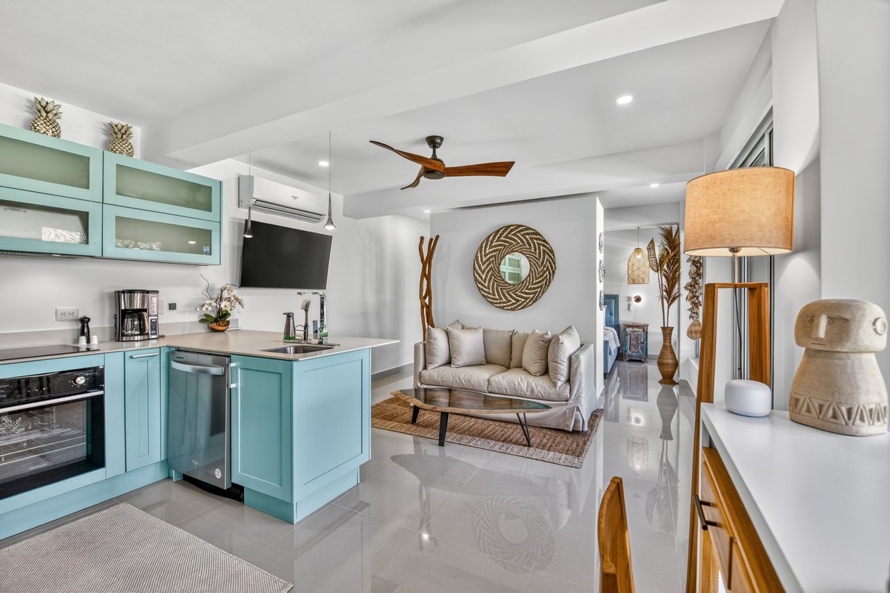 Casa Pochote | Artisan Luxury Villa in Tamarindo | Pool, Jacuzzi & Langosta Beach Club Membership Included