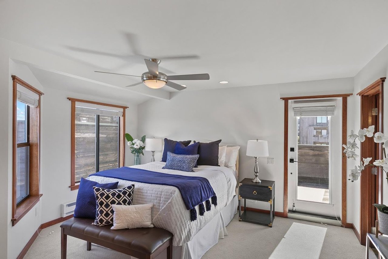 1 Surf Way APT 211