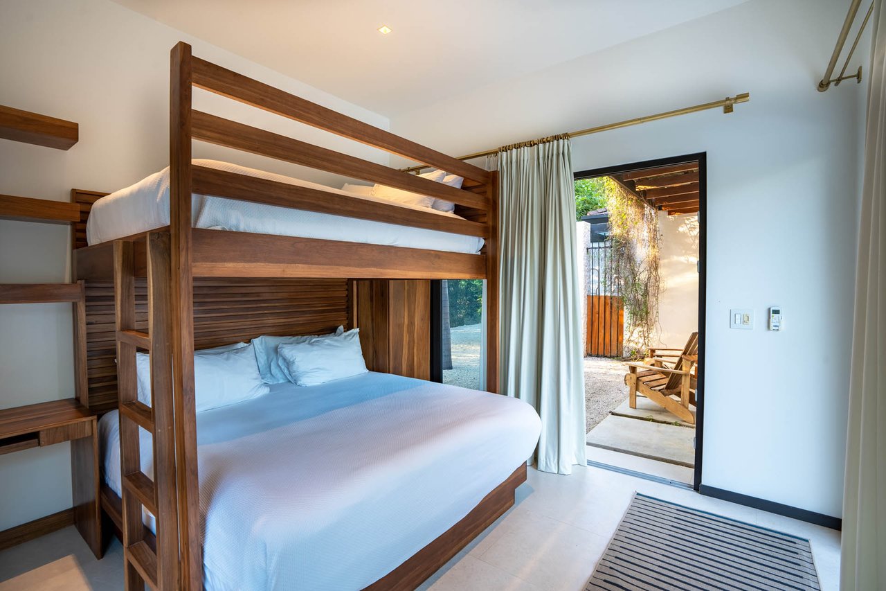 Villa Solana: Modern Luxury Steps from Playa Mansita in Hacienda Pinilla