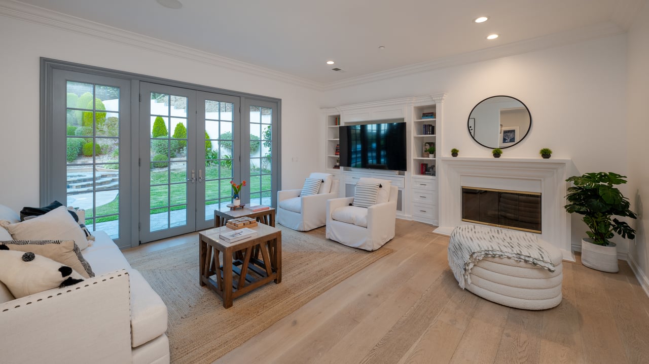 3686 Benedict Canyon Ln, Sherman Oaks 