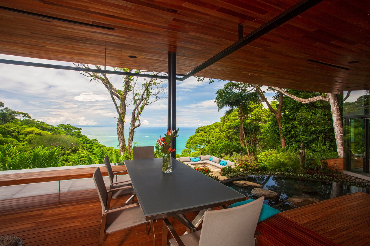 Casa Sanctuary ·  Luxury Jungle Villa · Whale Tail View