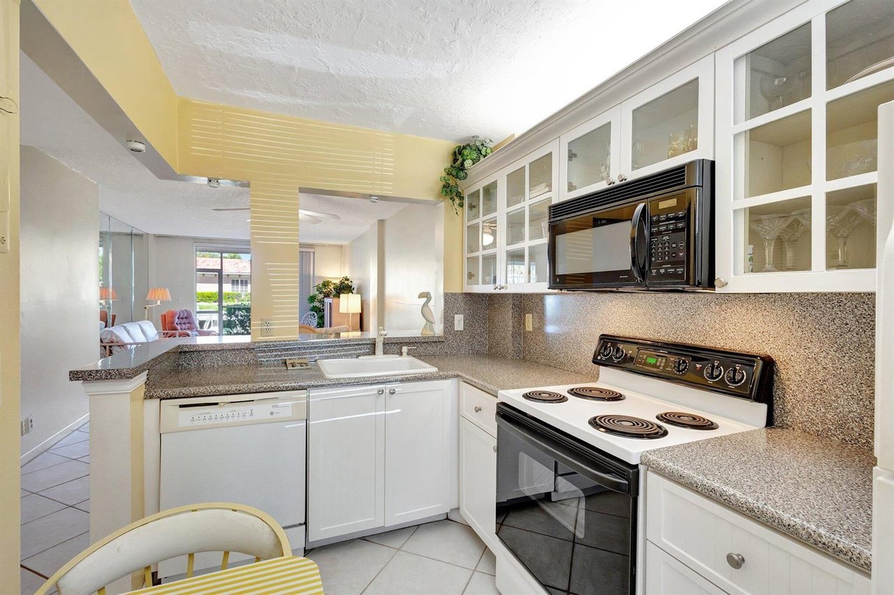 105 Paradise Harbour Boulevard #109