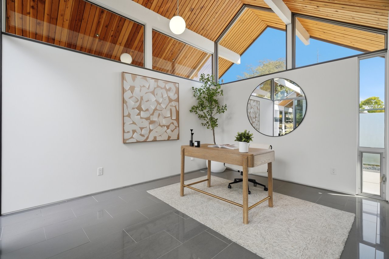 1109 Lorne WAY