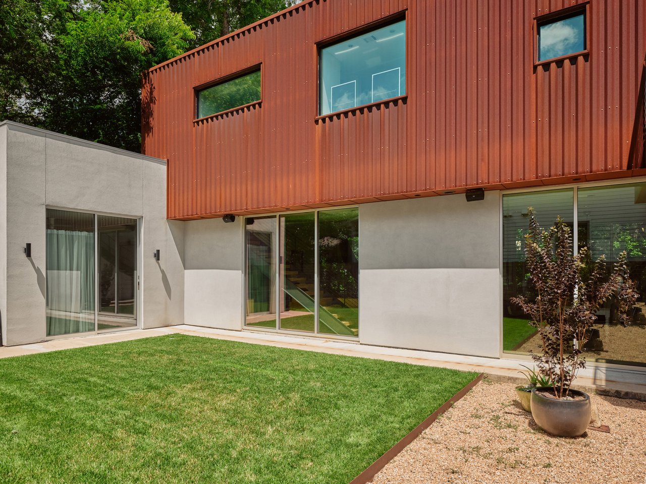 419 W Johanna St