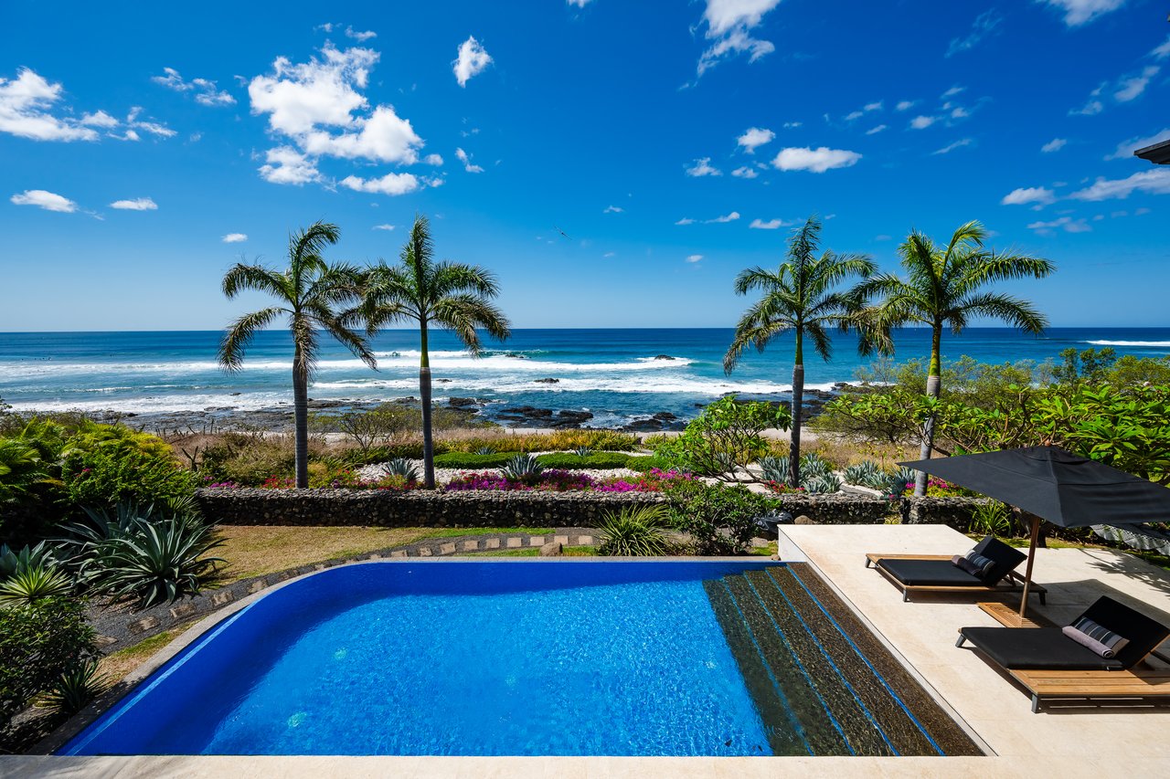 Villa Esperanza Beachfront | Near the Coast and Oceanfront House For Sale in Playa Negra