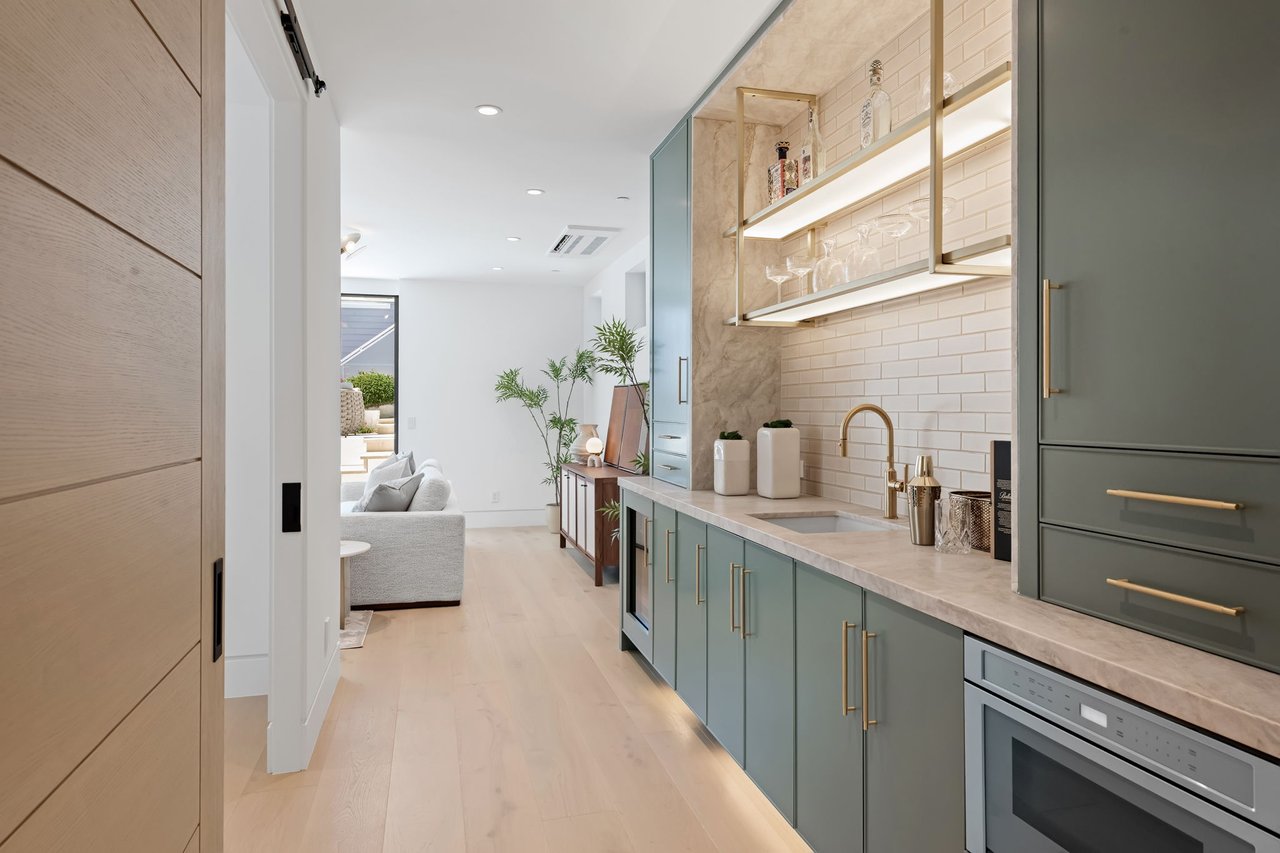 A Coastal Benchmark: Inside 316 32nd Street