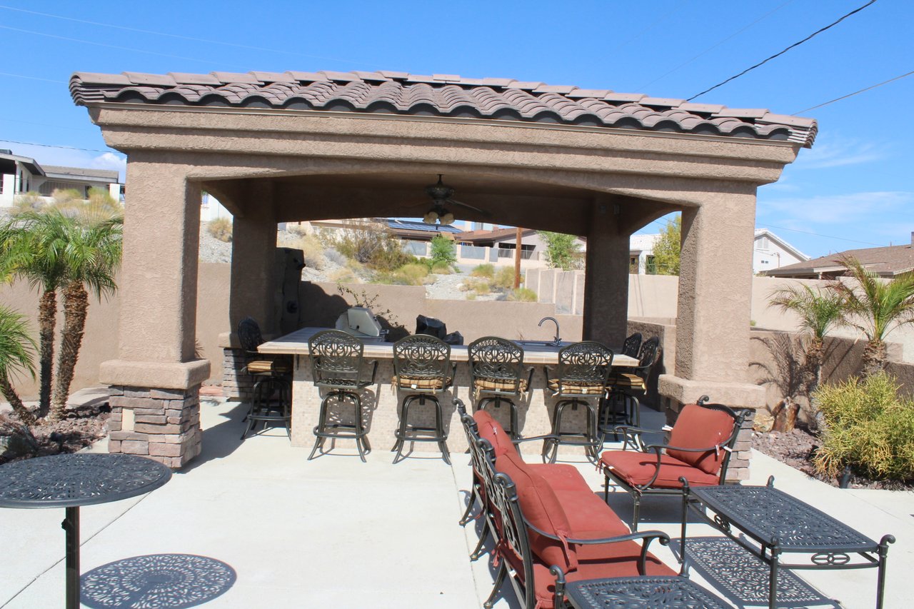 2562 Beverly Glen Dr. 