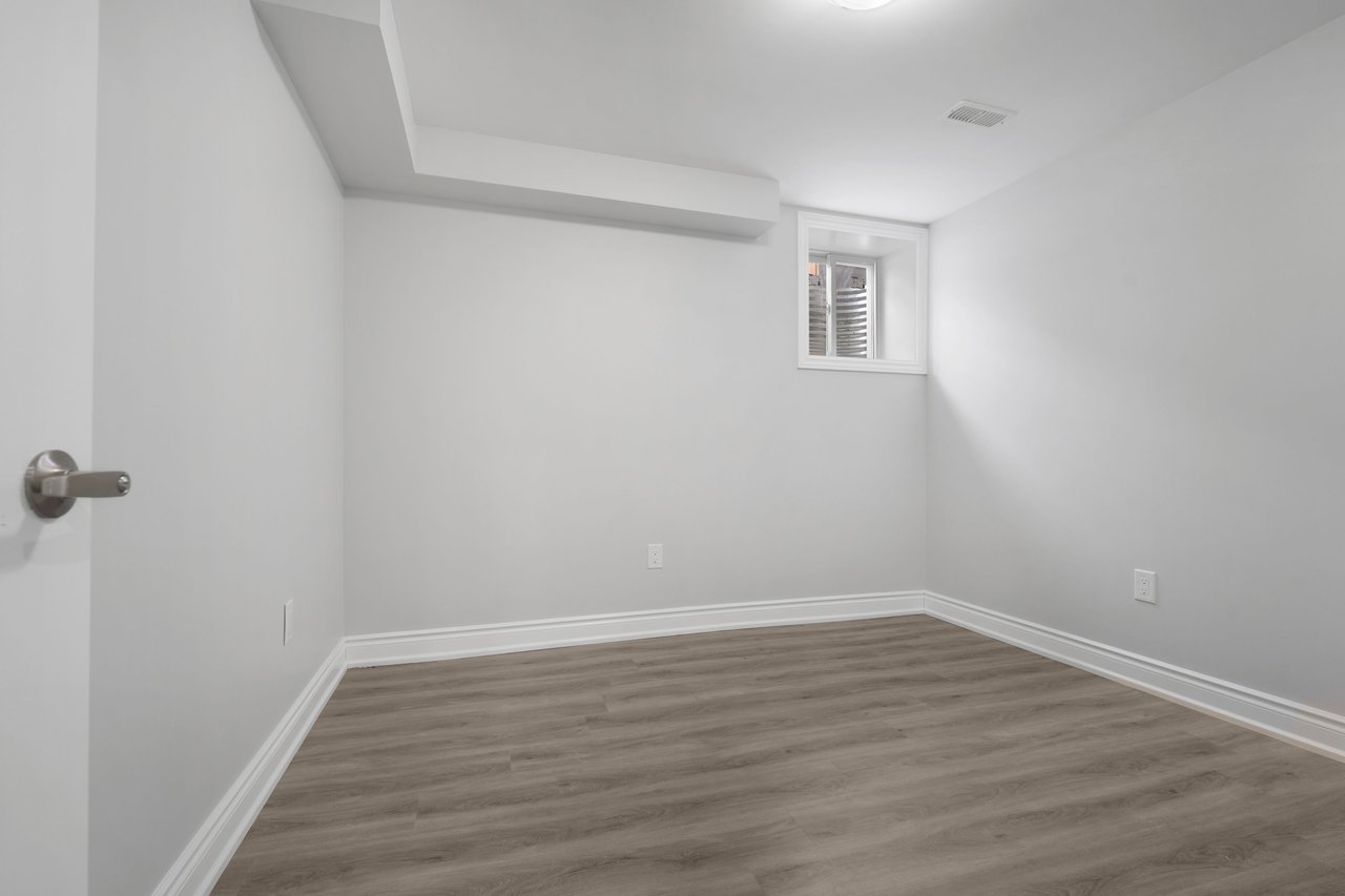 541 Kennedy Circle W