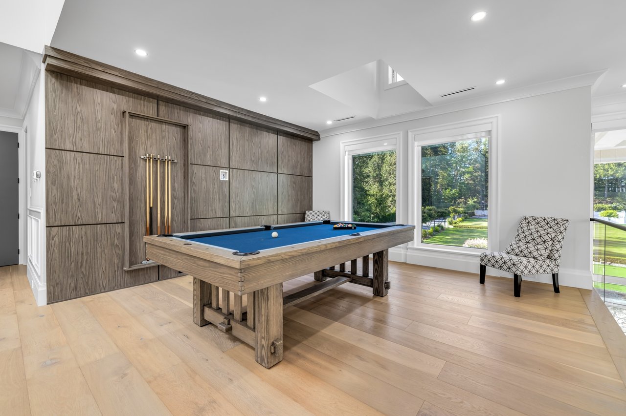 2.5 Acre Luxury Estate