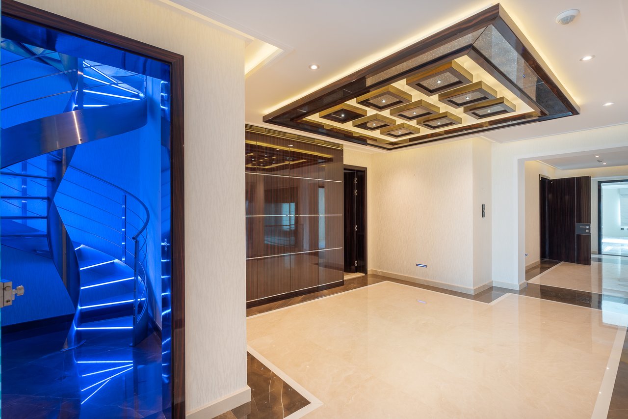 Emirates Hills Villa 