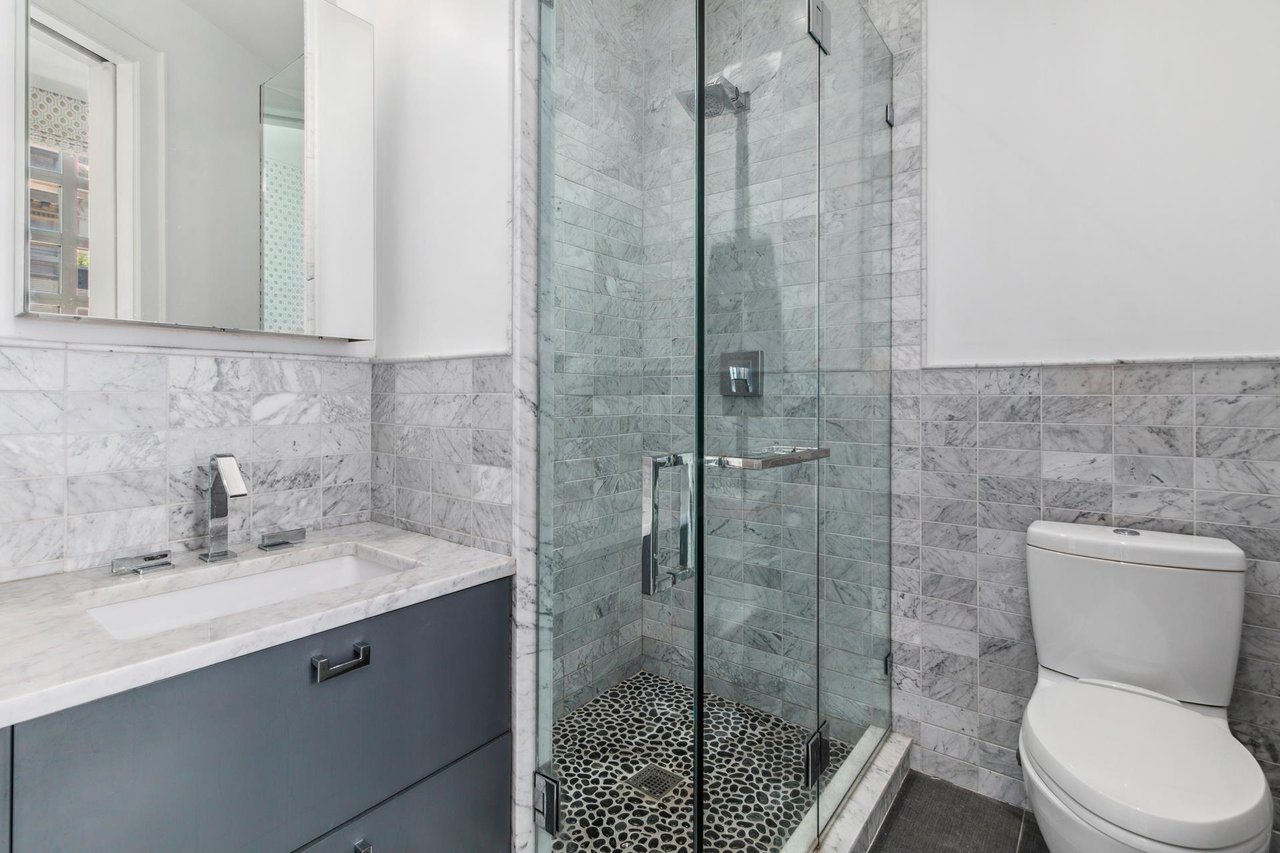 180 E 75TH St - In Contract