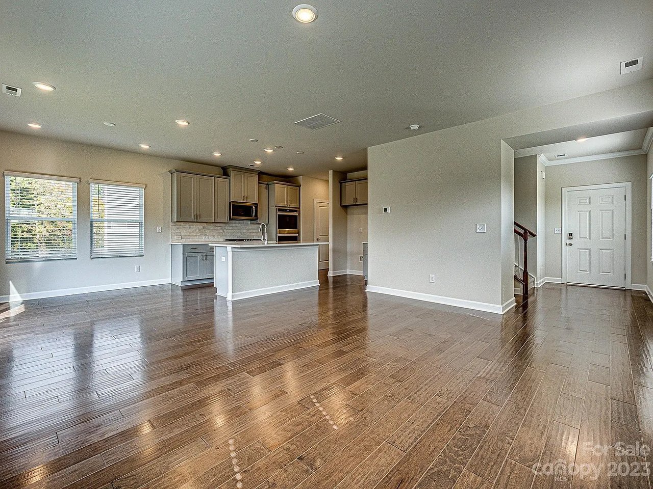 664 Citriadora St
