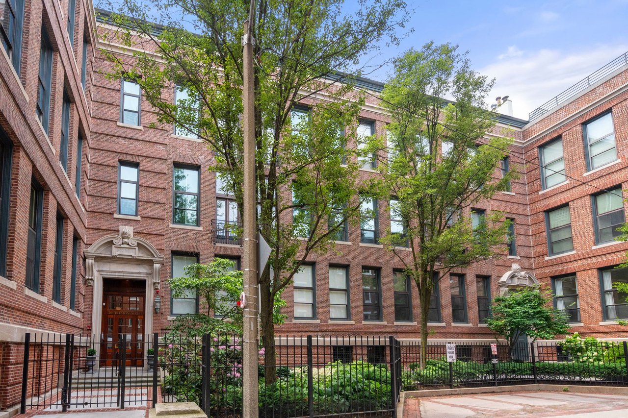 Exceptional Columbus Court Residence