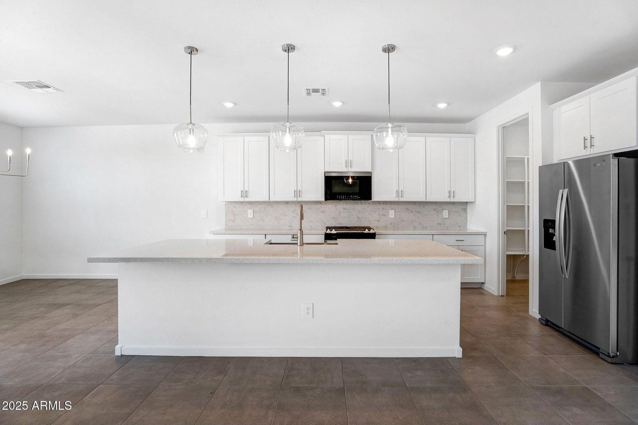 4811 W HUNTER Trail
