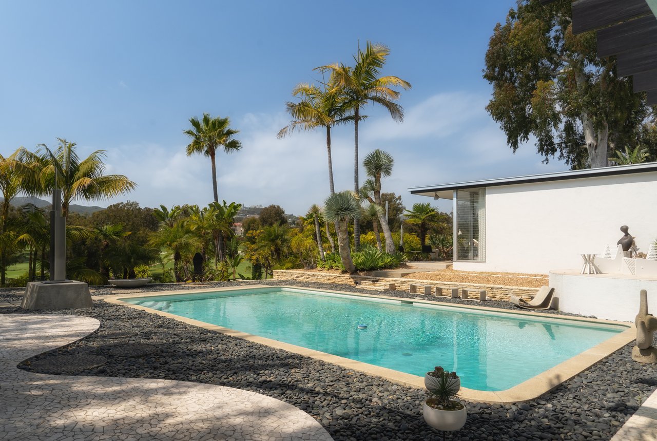 1911 La Mesa Dr