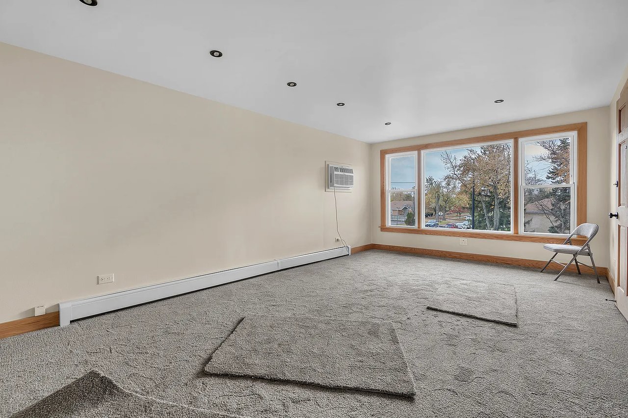 6048 W 79th Street, Burbank, IL