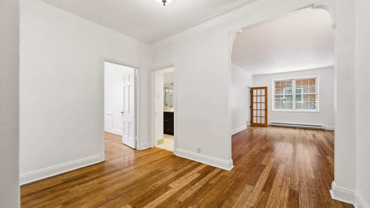At the edge of Westmount | Corner unit with a view of Mount Royal