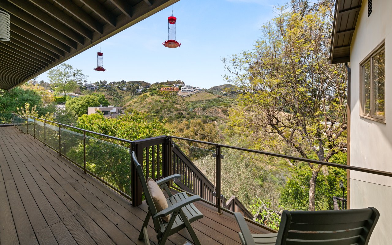 1018 N Tigertail Rd, Brentwood