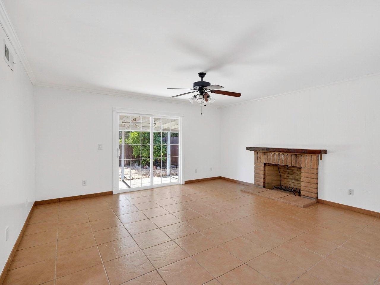 844 Cedarwood Ln