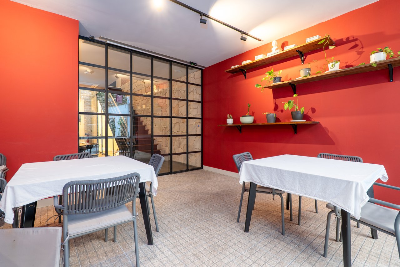 Prime Fine-Dining Restaurant Business Transfer (“Trespasse”) in Central Porto