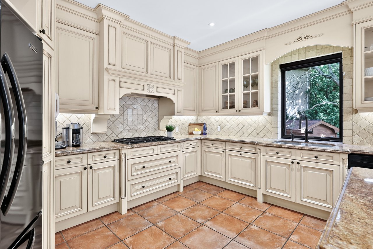 324 Oakridge Court, Oakville