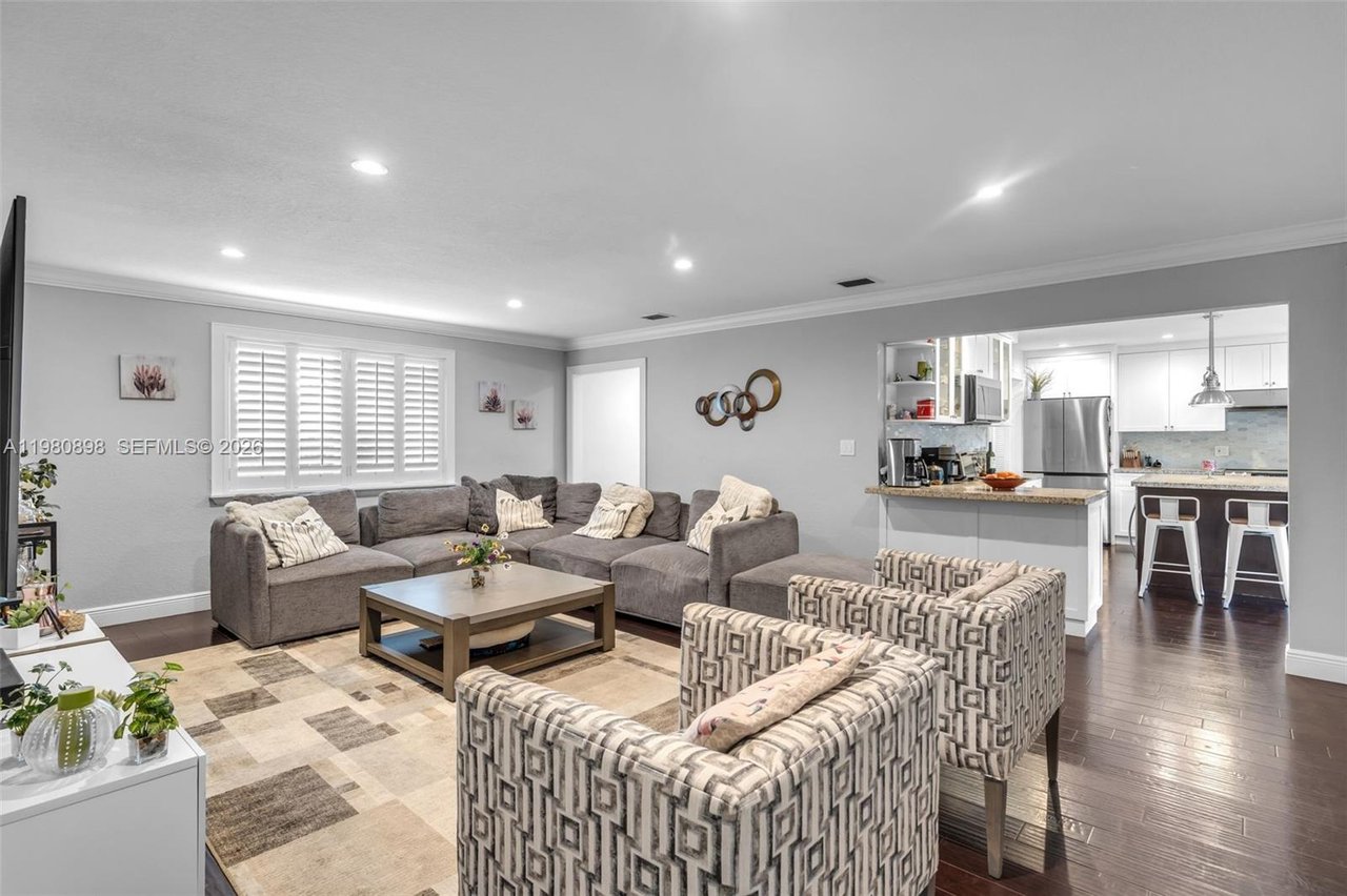 8700-sw-83-court-miami-home-for-sale-living-area