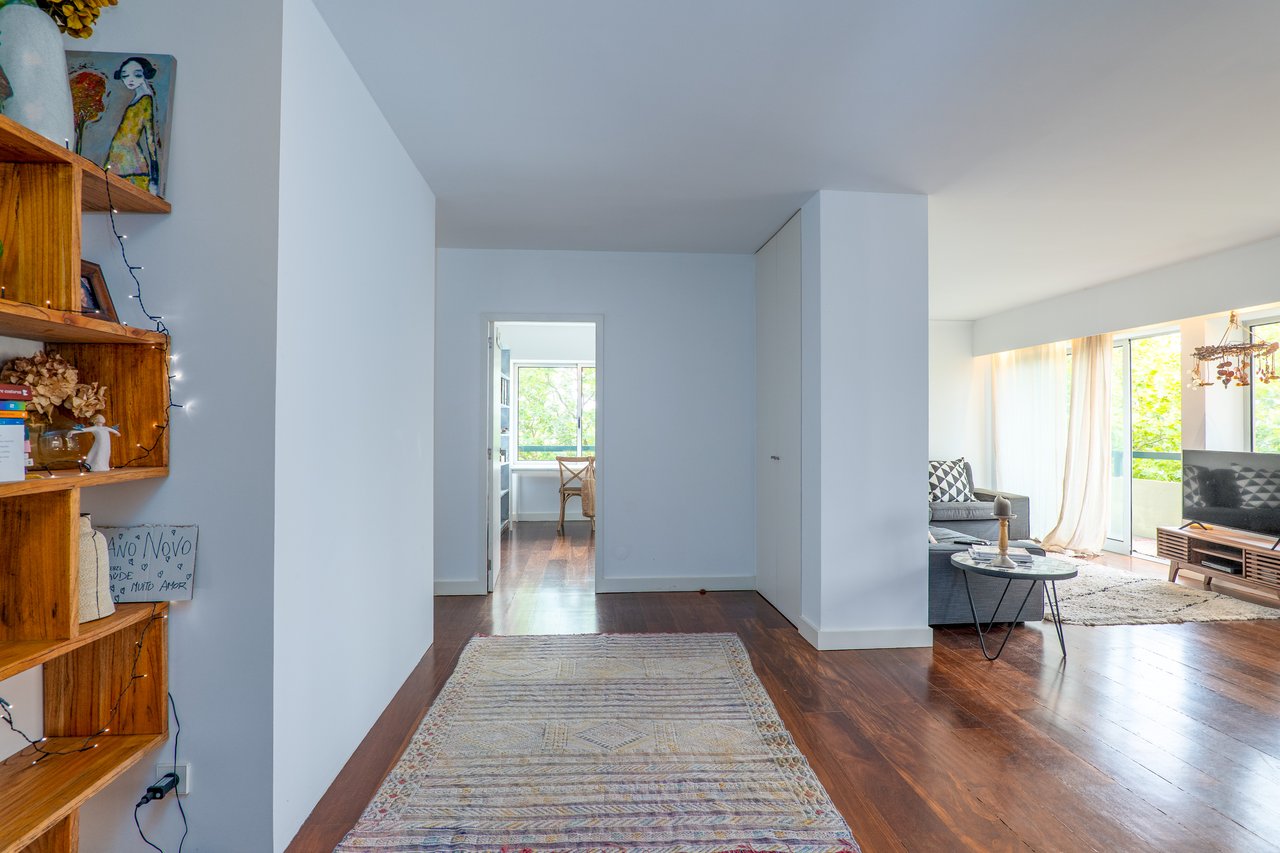 Sea View 2-Bedroom Apartment for Rent in Tranquil Foz Location