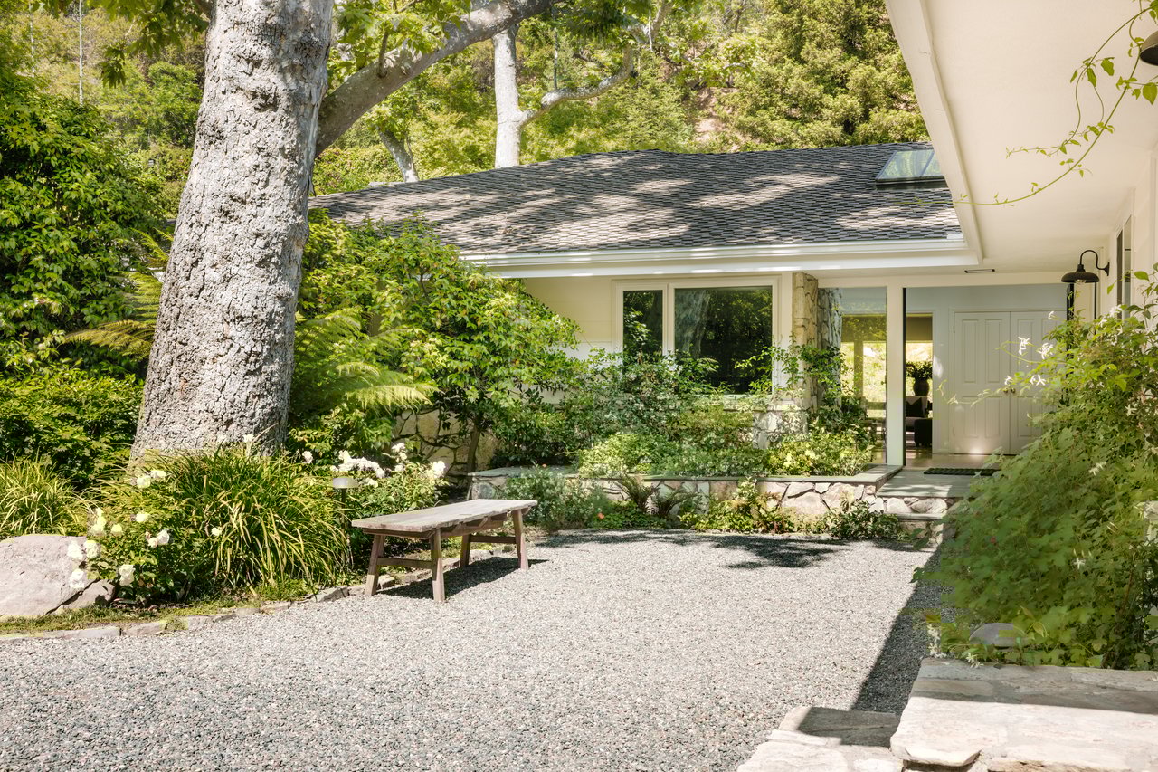 2610 Mandeville Canyon Rd