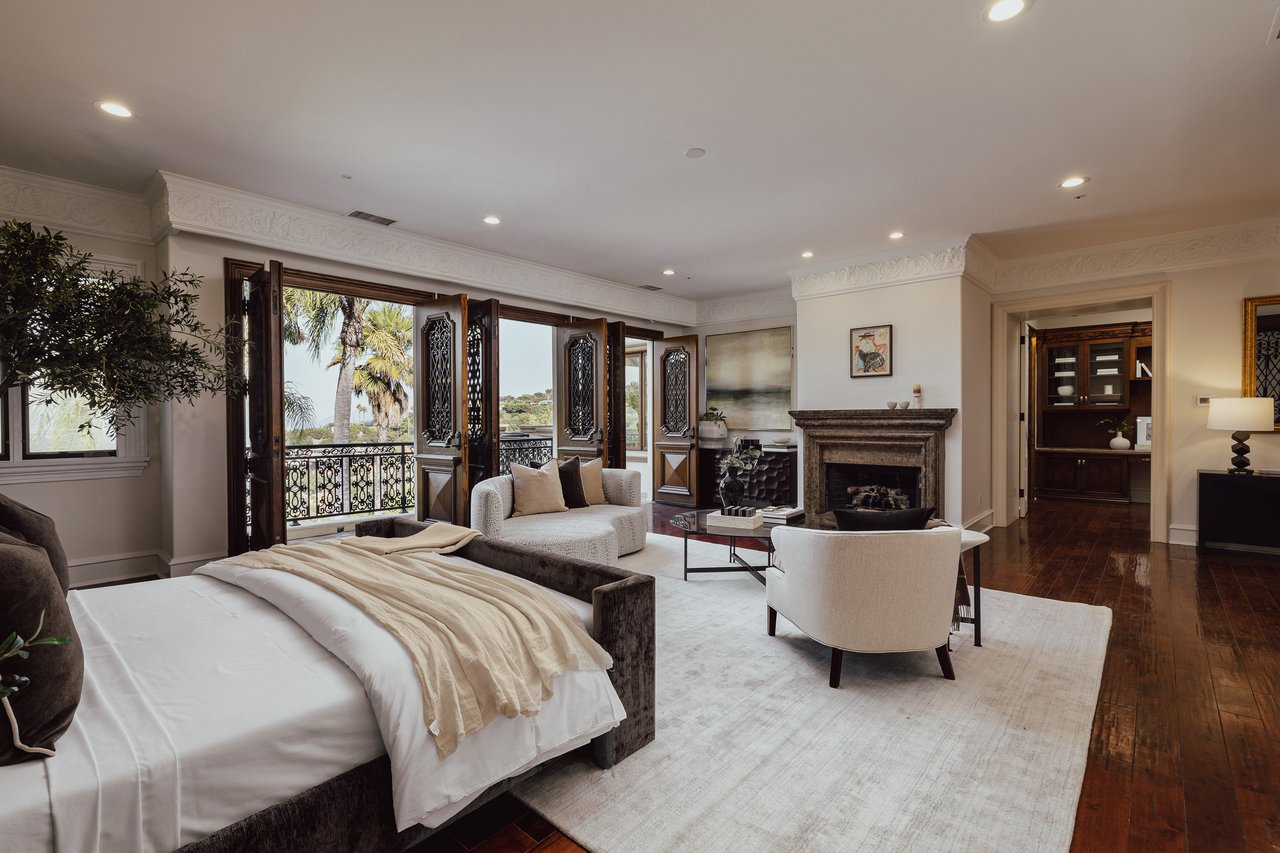 3364 Clerendon Rd, Beverly Hills 