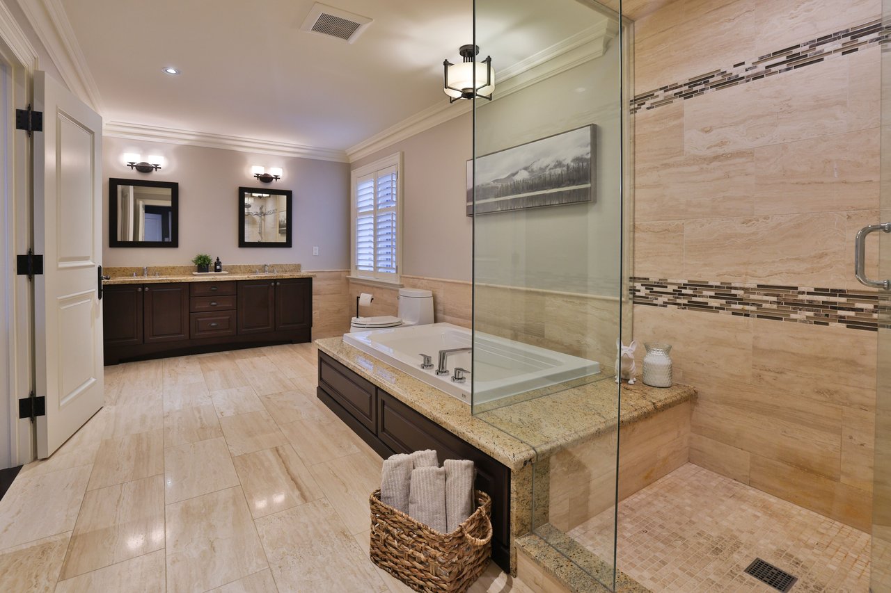 390 Seaton Drive, Oakville