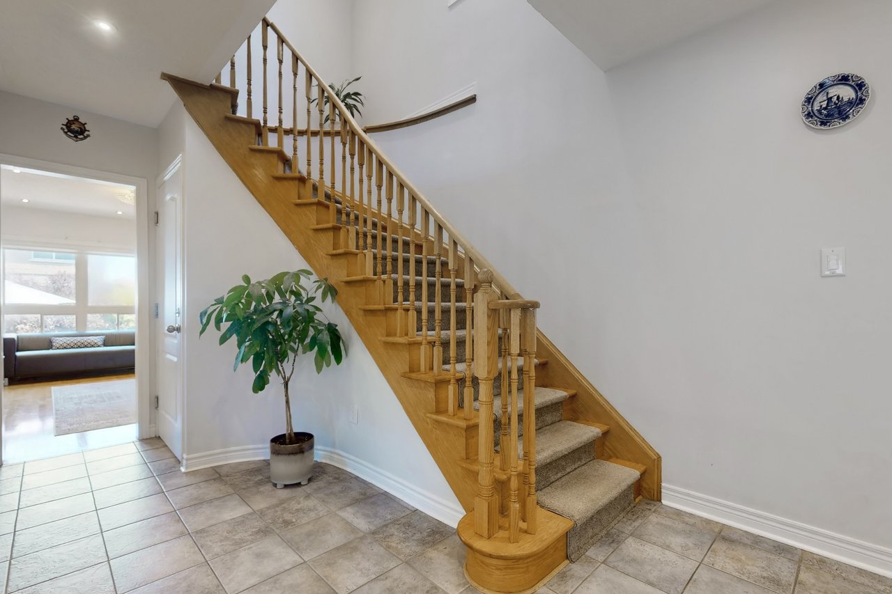 851 Clemens Crescent