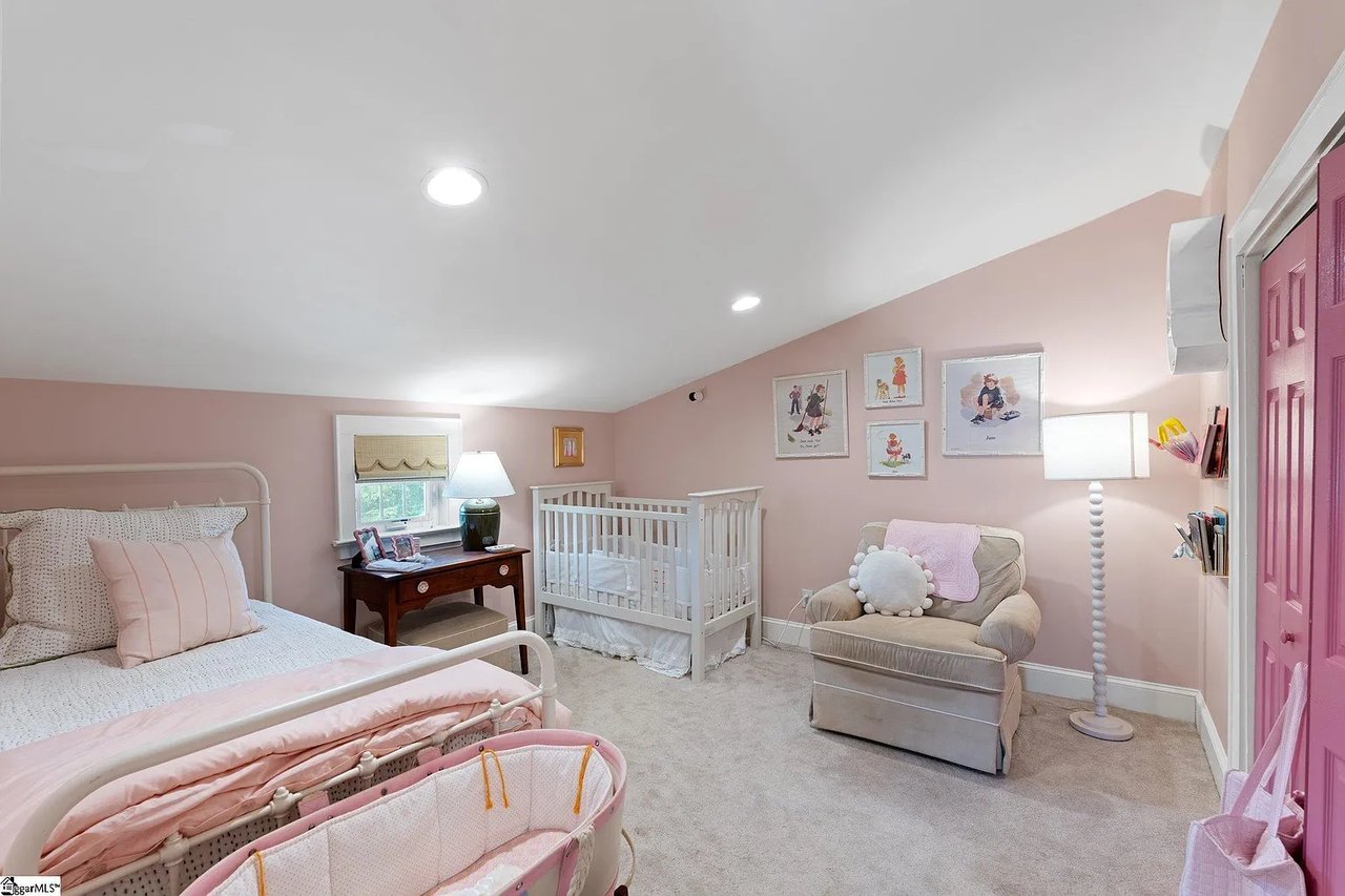 22 N Brookwood Dr