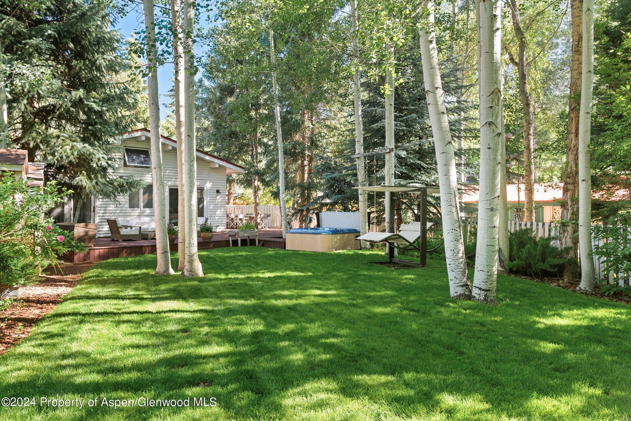 1210 Snowbunny Ln