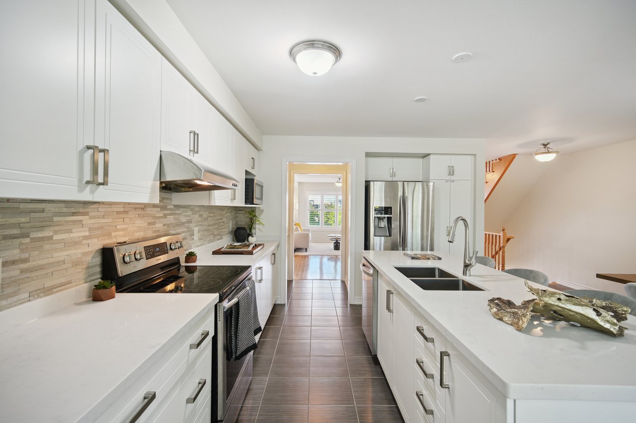 GORGEOUS TOWNHOME
