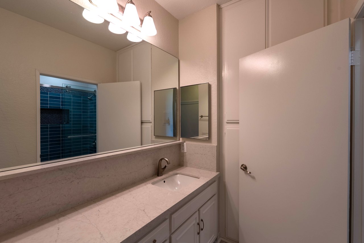 5135 Zelzah Ave #305