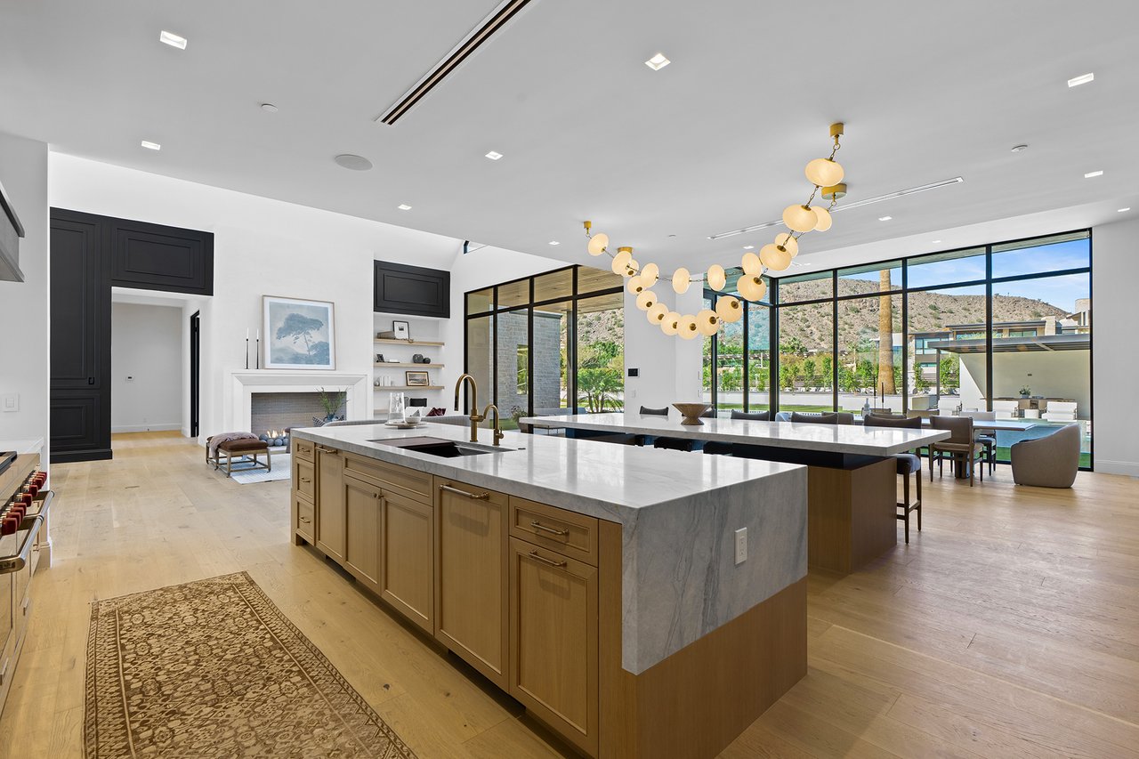 6230 E HILLCREST Boulevard