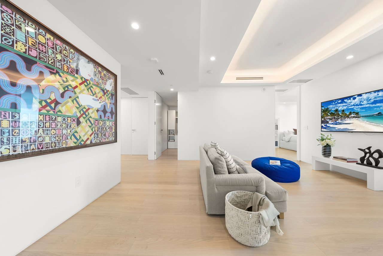 100 S Pointe Drive, Residence 1906/07